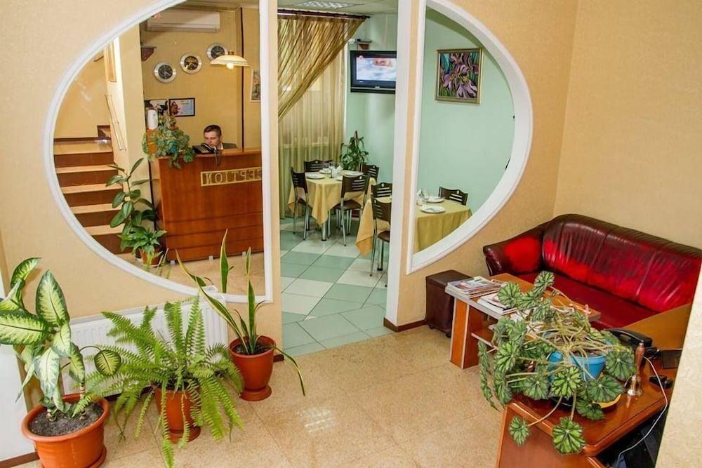 Vila Iris Hotel Chisinau Luaran gambar