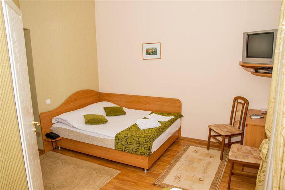 Vila Iris Hotel Chisinau Luaran gambar